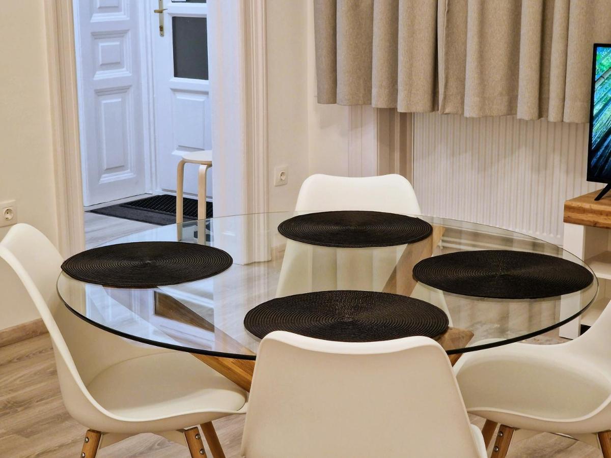 Апартаменти D52 - New In Downtown *